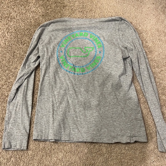 Vineyard vines long sleeve, size small, and is gray. $15 - Picture 2 of 3